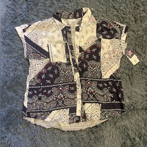 Men’s Sleeveless Button-up